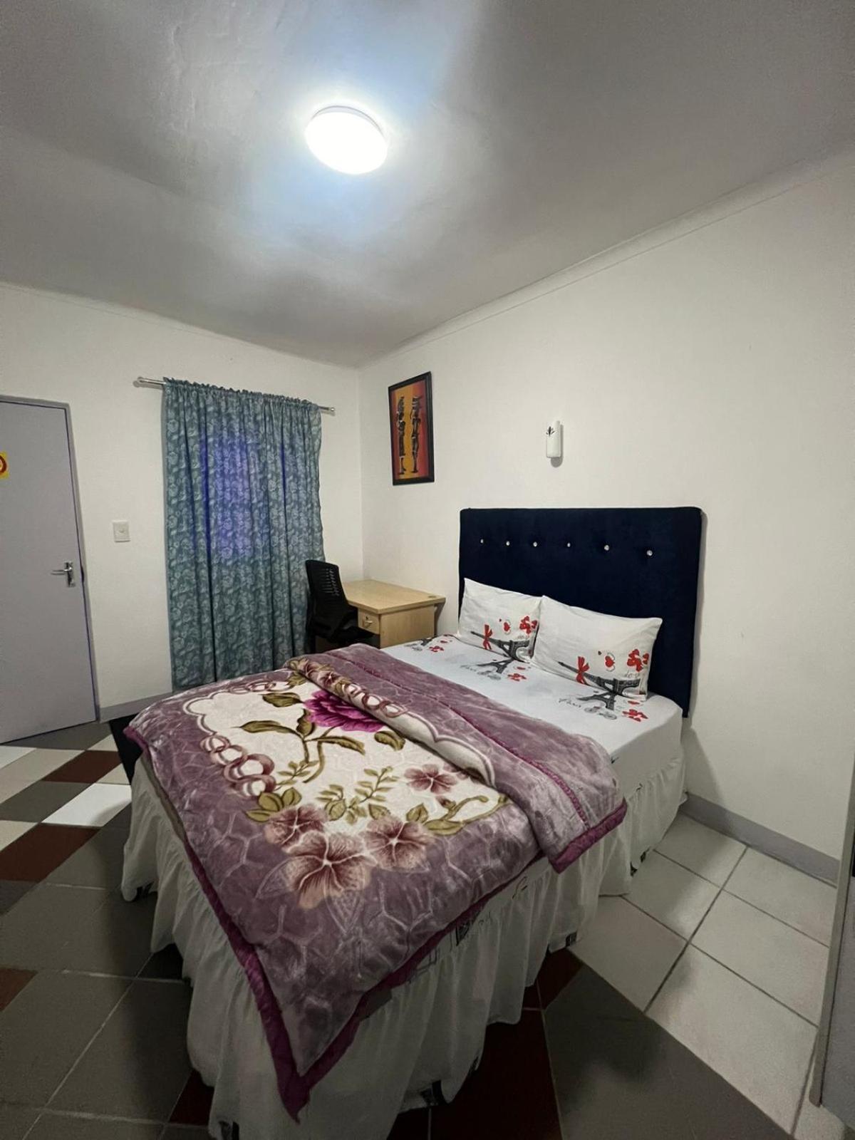 M5 Park Bed & Breakfast *